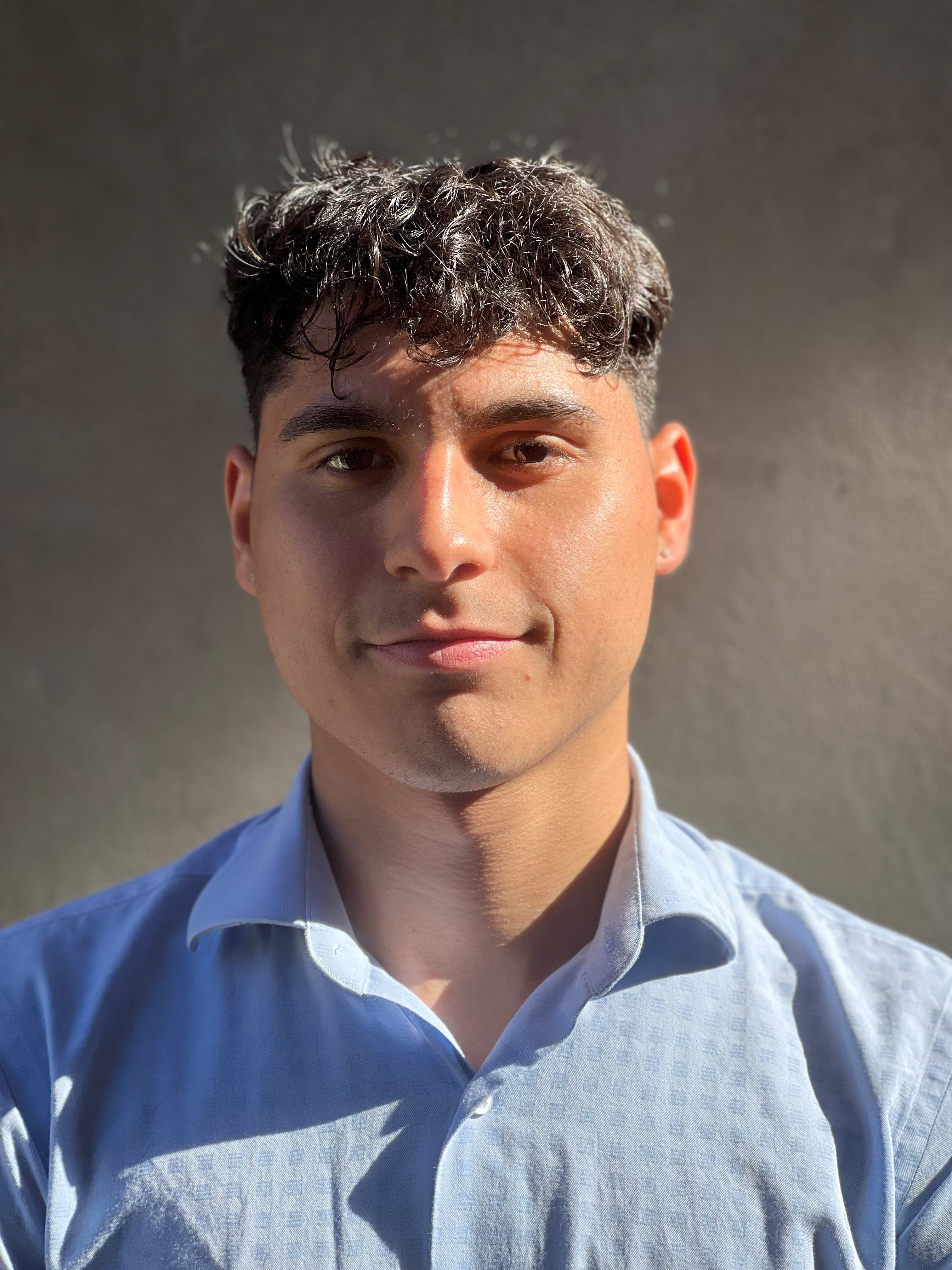 anthony olavarria headshot